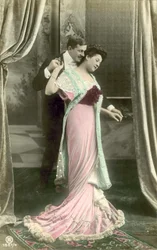 Man making advances on fashionable lady